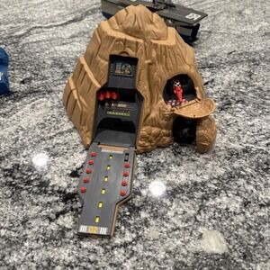 Vtg1992 Galoob Micro Machines TopSecret Summit Mountain Military Base-Incomplete